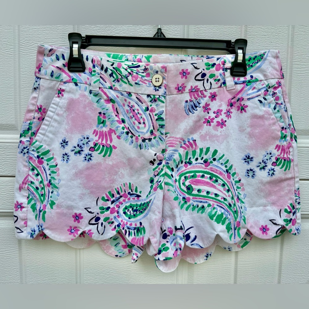 Crown & Ivy Shelby Scalloped Shorts Size 4 Pink Blue Green Paisley Print Preppy